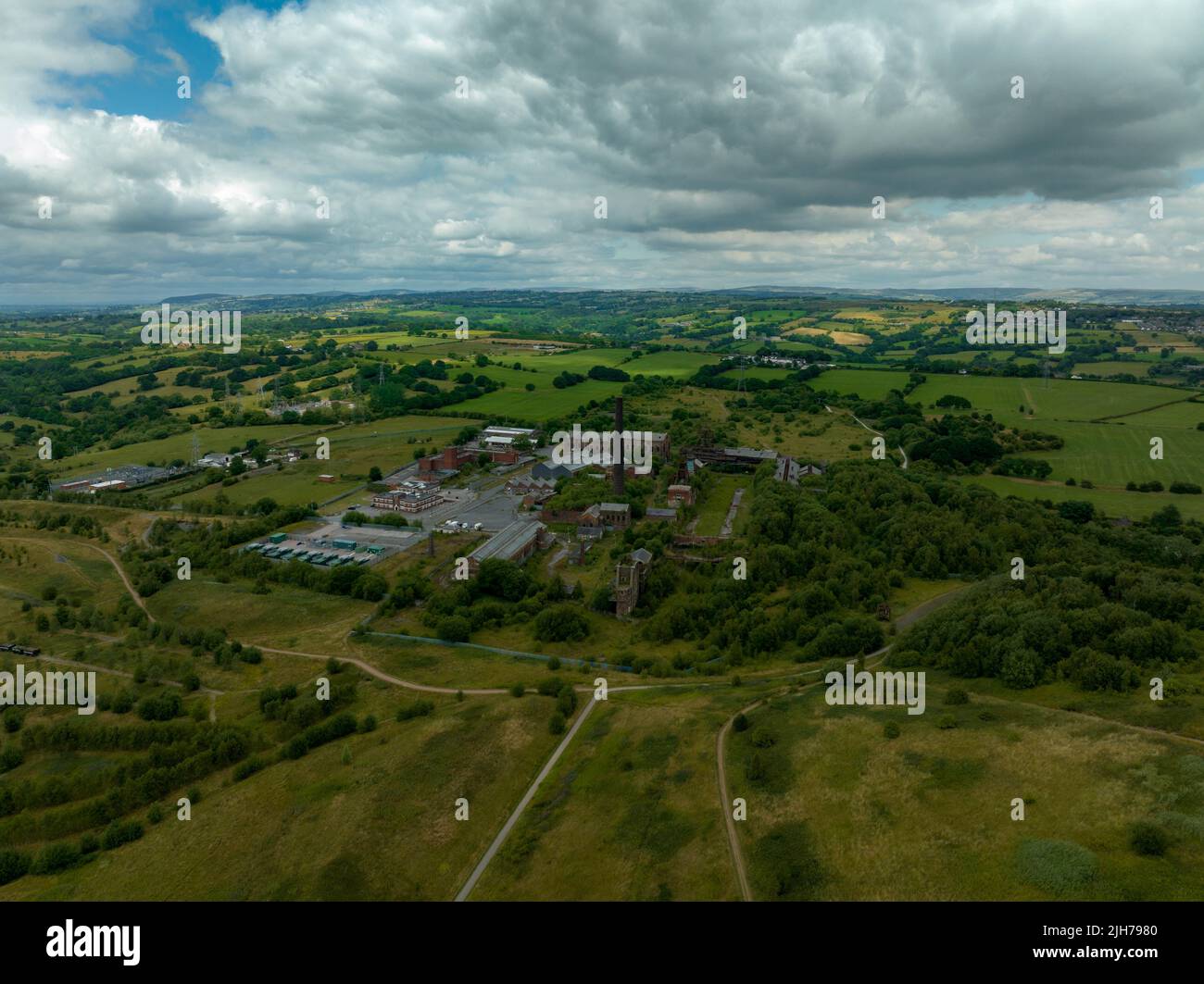 Chatterley Whitfield abbandonò la cava dismessa ex miniera e museo Stoke on Trent Staffordshire Drone fotografia aerea Foto Stock