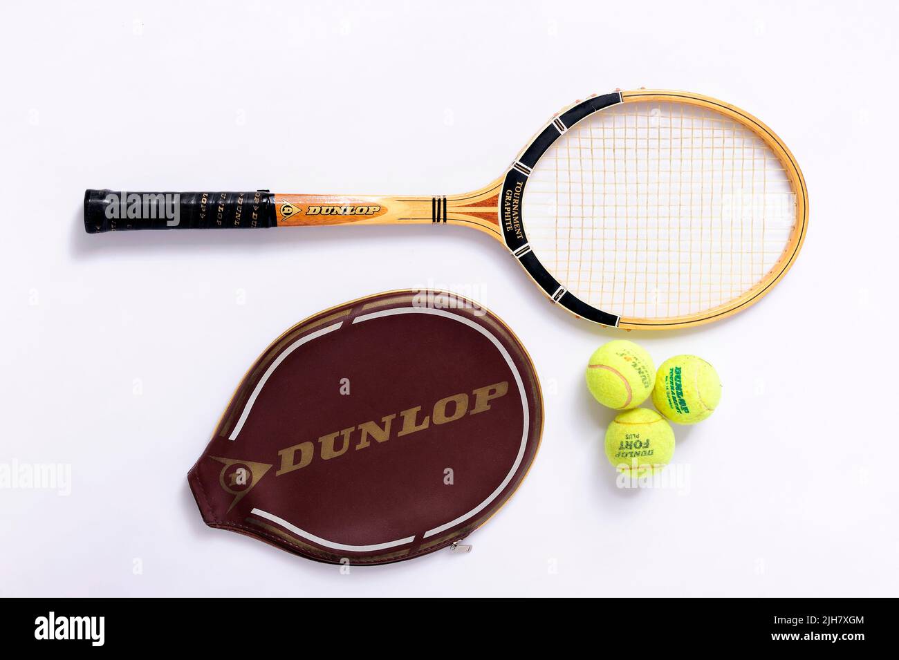 racchetta da tennis, gioco, concorso, tennis, vintage, Design vintage,  Dunlop, sport, vita morta di palle da tennis e racchetta vintage Foto stock  - Alamy