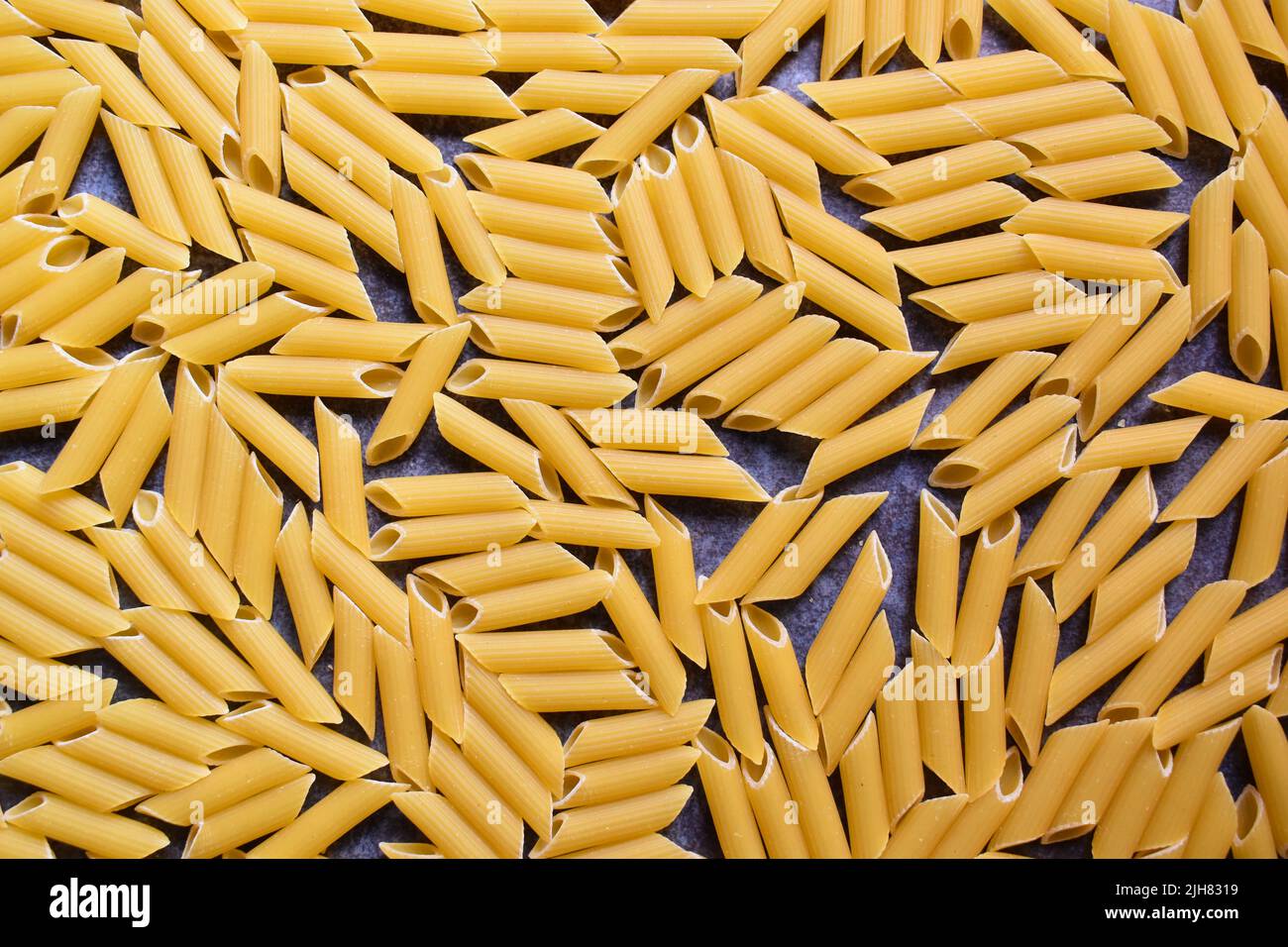 Pasta secca intera Penne rigate Foto Stock