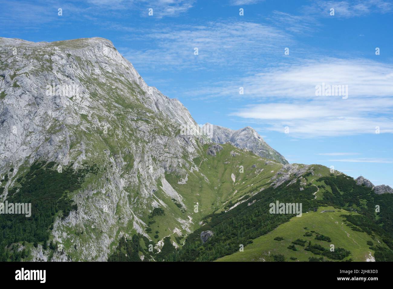 Hoher Göll e Hohes Brett nei pressi del monte Jenner, delle Alpi bavaresi, di Berchtesgadener Alpen, delle Alpi Berchtesgaden, della Germania Foto Stock