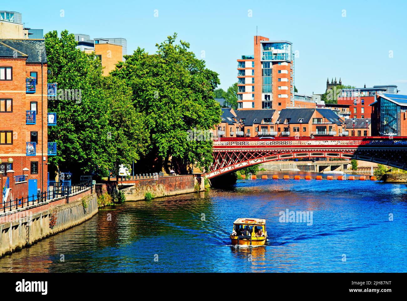 River Aire e Crown Point Bridge Leeds, Inghilterra Foto Stock