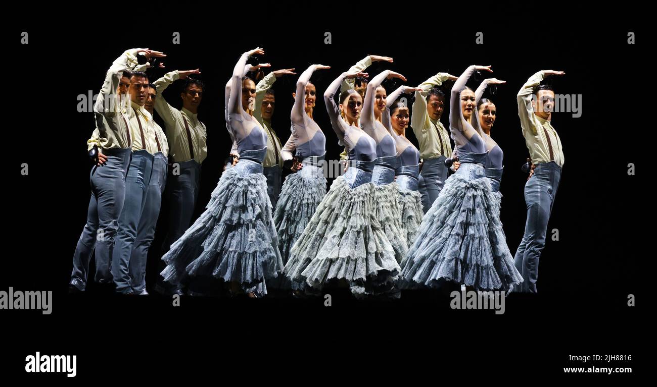 Flamenco, Andalusia, Ballett, Folklore, Dubai Expo, Erotik, Spanische Tänzer und Tänzerin beim Flamenco voller Anmut und Grazie und Leidenschaft Foto Stock