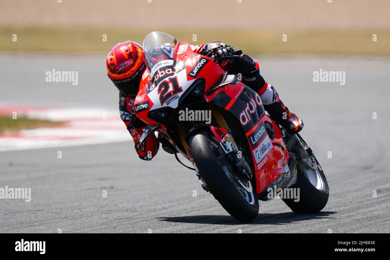 Aruba.IT Racing Michael Ruben Rinaldi della Ducati durante il secondo giorno del MOTUL FIM Superbike World Championship 2022 a Donington Park, Leicestershire. Data foto: Sabato 16 luglio 2022. Foto Stock