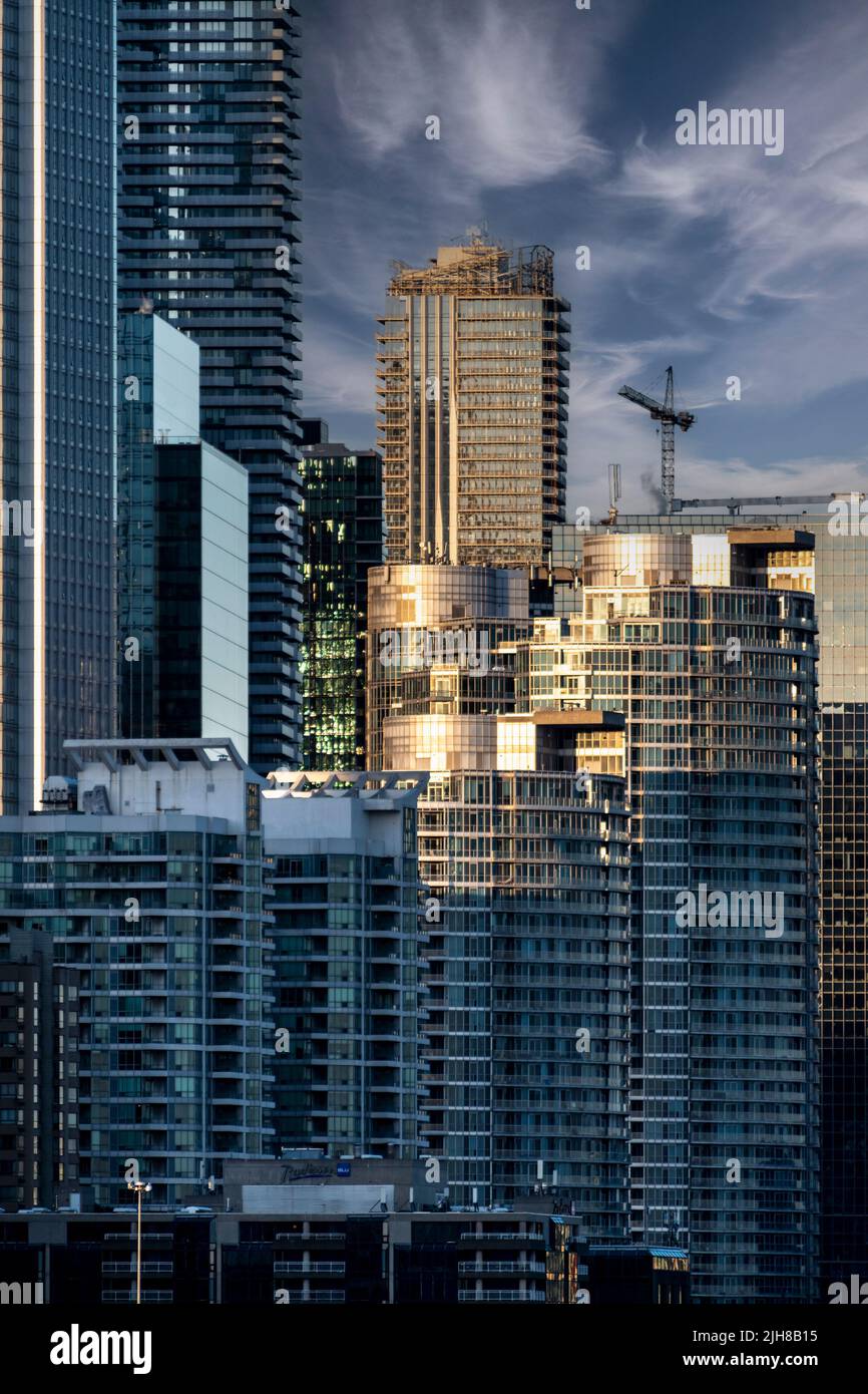 Alto edificio residenziale nel centro di Toronto Foto Stock