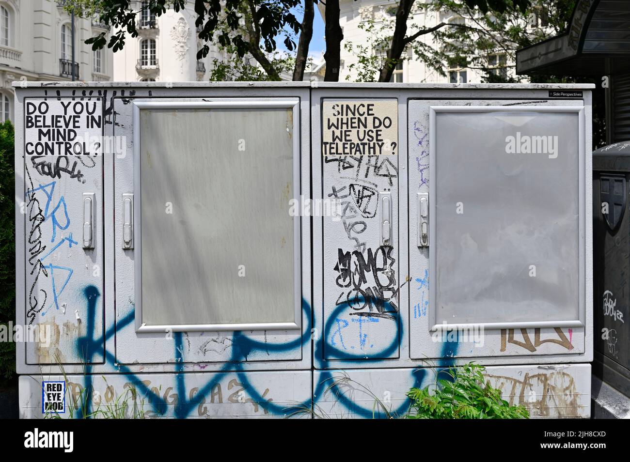 Vienna, Austria. Scatola di derivazione per cavi pubblici con graffiti Foto Stock