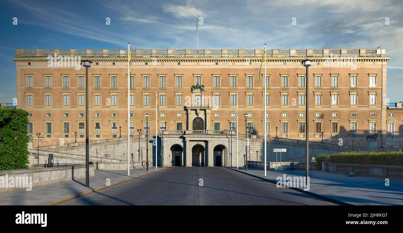 Facciata del Palazzo reale di Stoccolma, svedese: Stockholms Slott o Kungliga Slottet, residenza ufficiale del re, situata nella città vecchia, o Gamla Stan Foto Stock