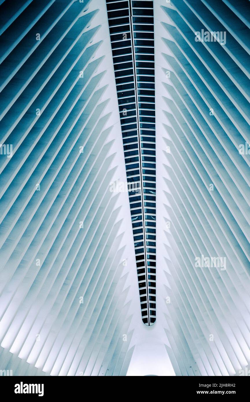 Un angolo basso dell'interno del Santiago Calatrava World Trade Center Foto Stock
