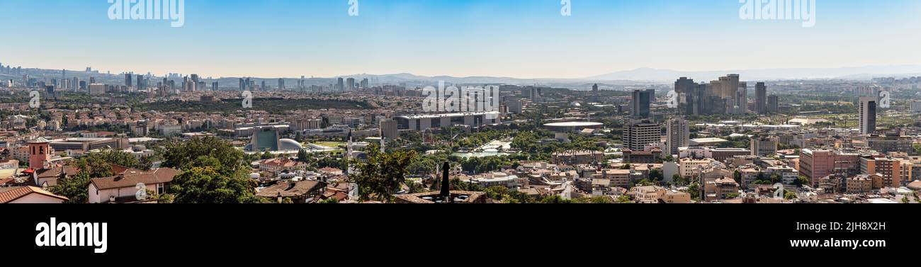 Splendida vista panoramica di Ankara, la capitale della Turchia, al tramonto Foto Stock