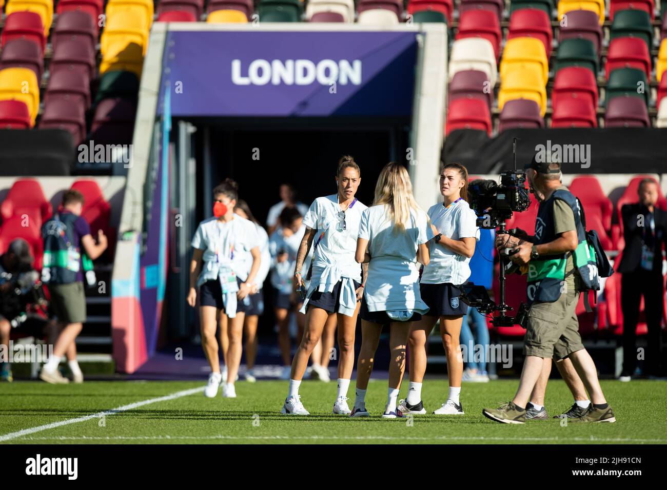 La squadra spagnola è in piedi davanti alla partita UEFA Women European Championship tra Danimarca Women e Spagna al Brentford Community Stadium di Brentford sabato 16th luglio 2022. (Credit: Federico Maranesi | MI News) Credit: MI News & Sport /Alamy Live News Foto Stock