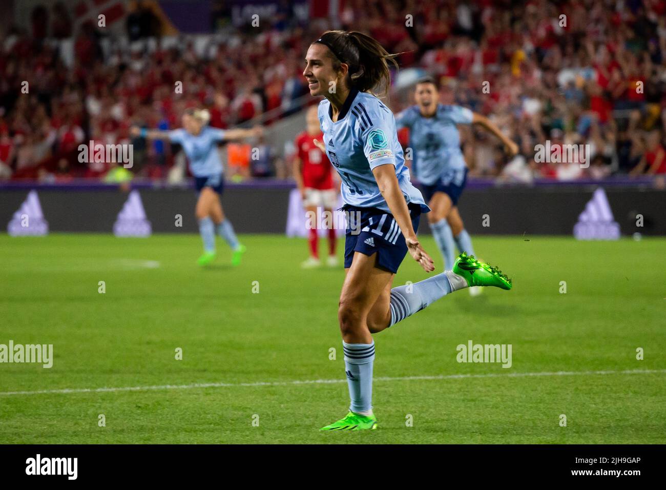 Marta Cardona di Spagna festeggia dopo aver segnato durante la partita UEFA Women European Championship tra Danimarca Women e Spagna al Brentford Community Stadium di Brentford sabato 16th luglio 2022. (Credit: Federico Maranesi | MI News) Credit: MI News & Sport /Alamy Live News Foto Stock