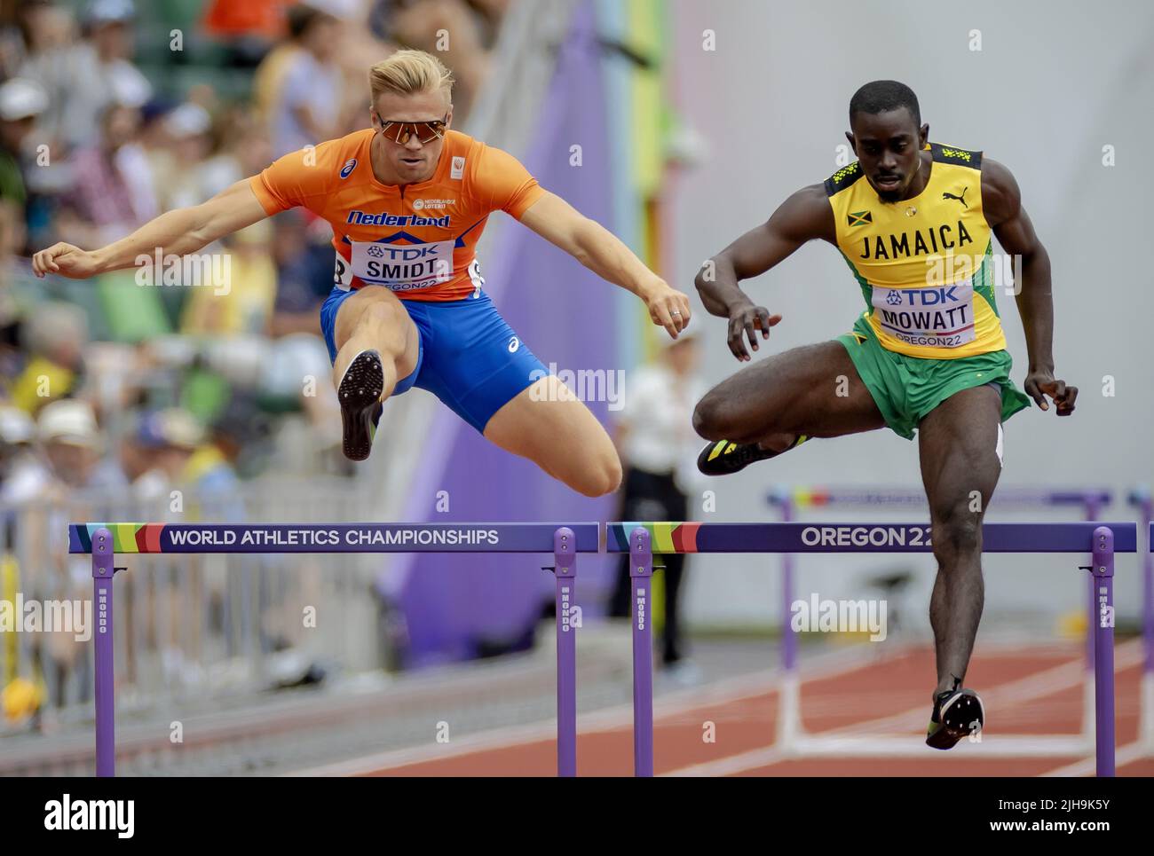 EUGENE - Nick Smidt in azione durante la serie 400m Hudles nella seconda giornata dei Campionati mondiali di atletica allo stadio Hayward Field. ANP ROBIN VAN LONKHUIJSEN Foto Stock