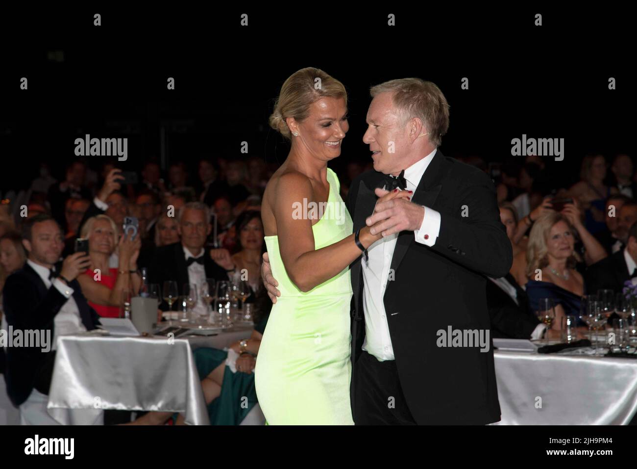 Wiesbaden, Germania. 16th luglio 2022. Franziska van Almsick, Vice Presidente della Fondazione del Consiglio di sorveglianza Deutsche Sporthilfe, e Johannes B. Kerner, moderatore, alla danza ero-effetto, Ball des Sports il 16 luglio 2022 a Wiesbaden â credito: dpa/Alamy Live News Foto Stock