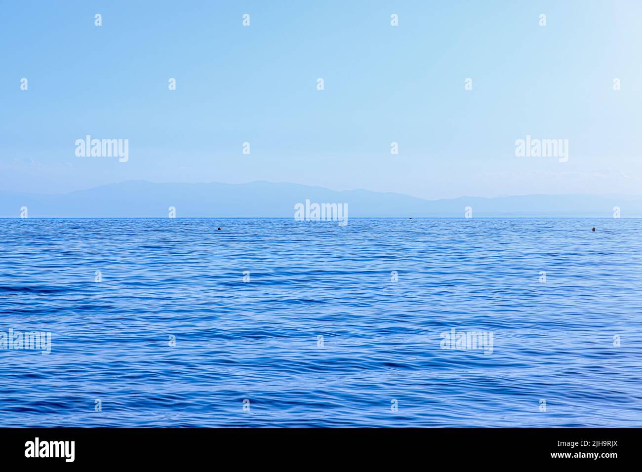 vista sul mare a mezzogiorno Foto Stock