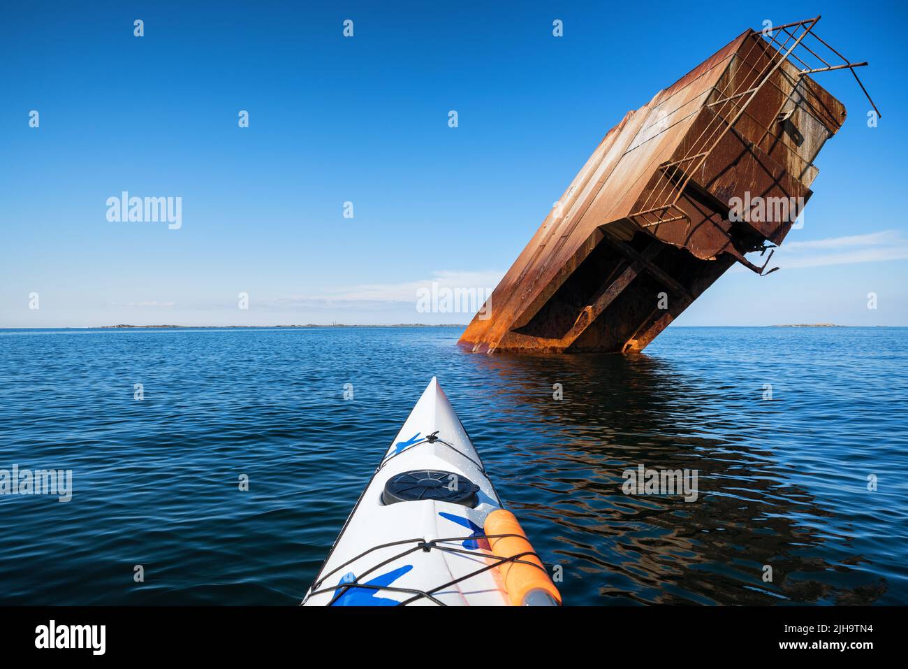 Una chiatta affondata vicino all'isola di Utö, Parainen, Finlandia Foto Stock