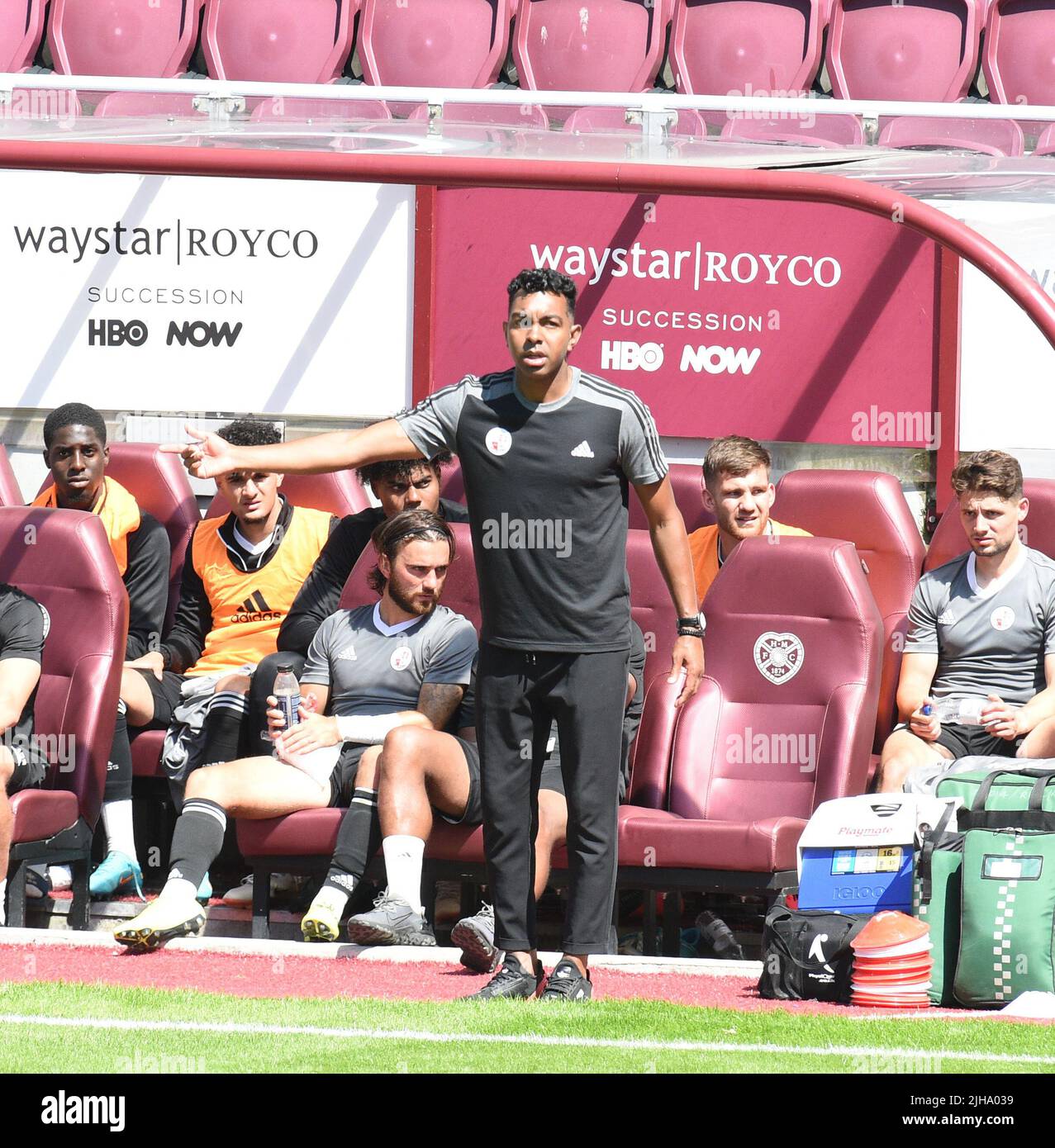 Tynecastle Park, Edinburgh.Scotland UK.16th July 22 Hearts vs Crawley Town. Adatto per la stagione precedente. Crawley Town Manager Kevin Betsy Credit: eric mccowat/Alamy Live News Foto Stock