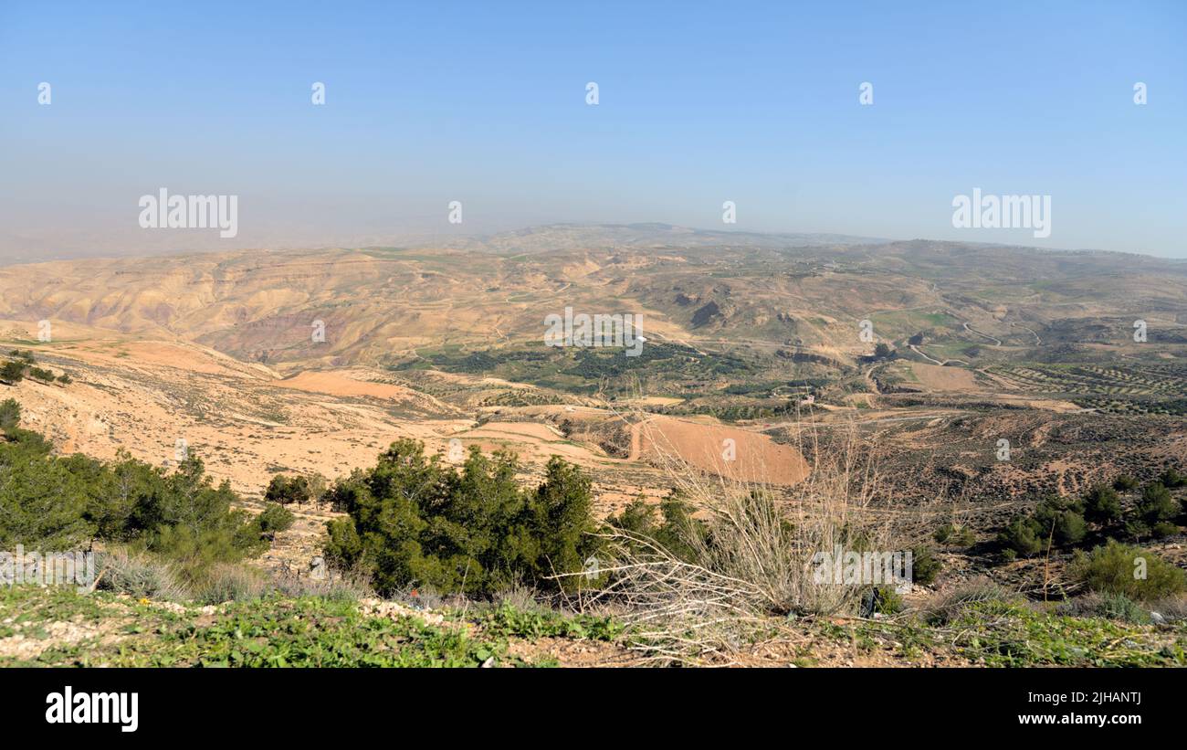 Paesaggio di pianure a nord dal monte Nebo in Giordania Foto Stock