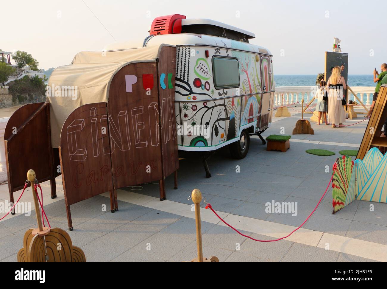 PUCK Cinema Caravana mobile cinema in una roulotte convertito mostra film d'animazione fino a un massimo di 7 persone Santander Cantabria Spagna Foto Stock