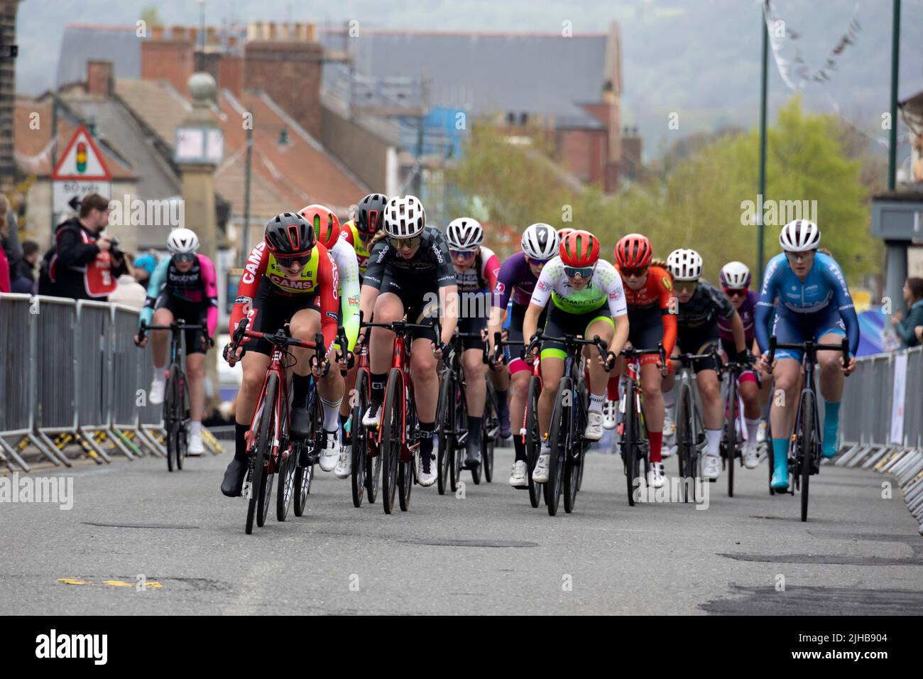 Guisborough North Yorkshire ospita il round di apertura della serie ciclistica del 2022. Gara femminile Foto Stock
