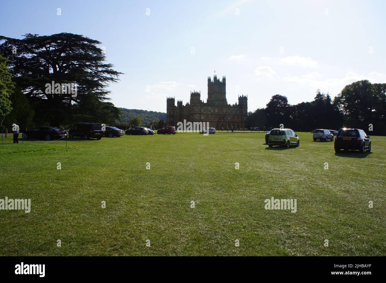 Highclere, Newbury, Berkshire (Regno Unito): Castello di Highclere visto dal terreno Foto Stock