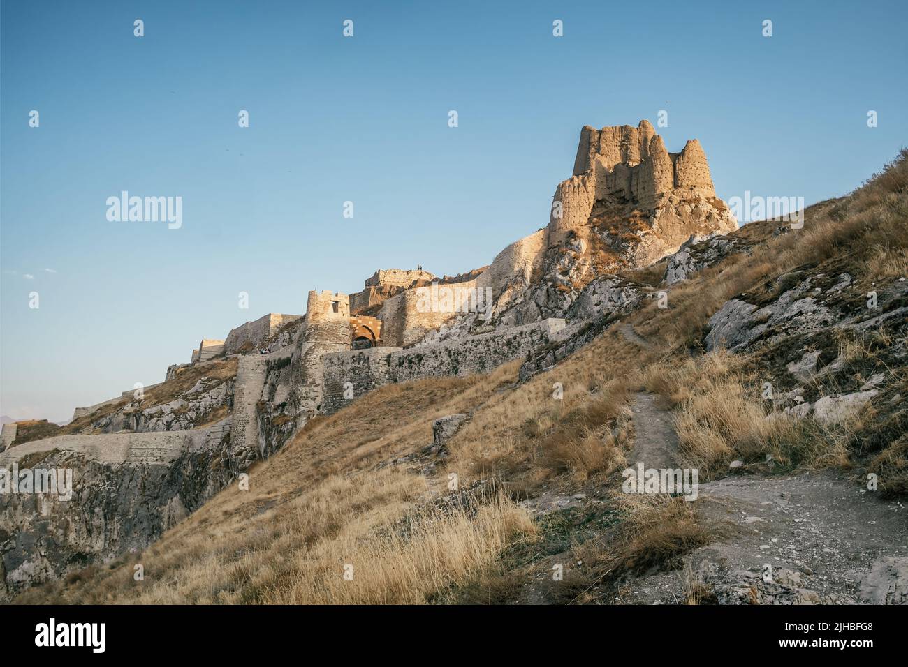 Castello di Van al crepuscolo, Città di Van, Anatolia orientale, Turchia. Foto Stock