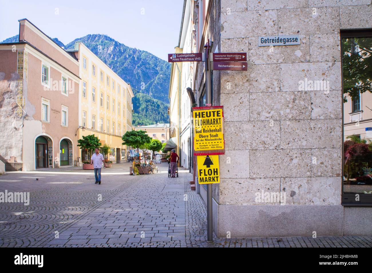 Il segno FLOH MARKT (mercato delle pulci) nella città termale di Bad Reichenhall, Berchtesgadener Land District, alta Baviera, Germania, il 18 giugno, 2022. (Foto CTK/ Foto Stock