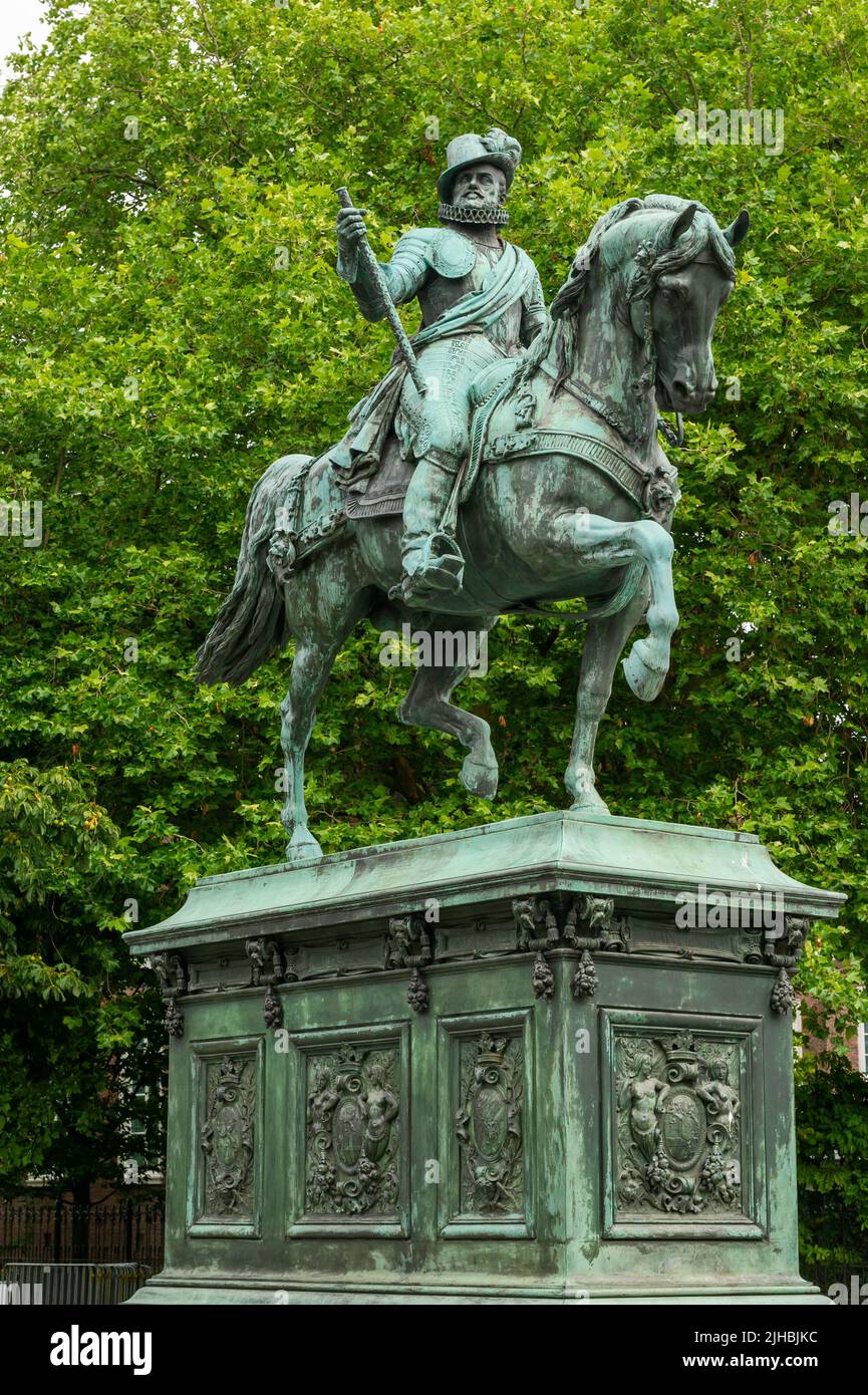 Statua del Principe Willem d'Orange (Prins Willem van Oranje) fuori dal Paleis Nordeinde, Den Haag, Paesi Bassi Foto Stock