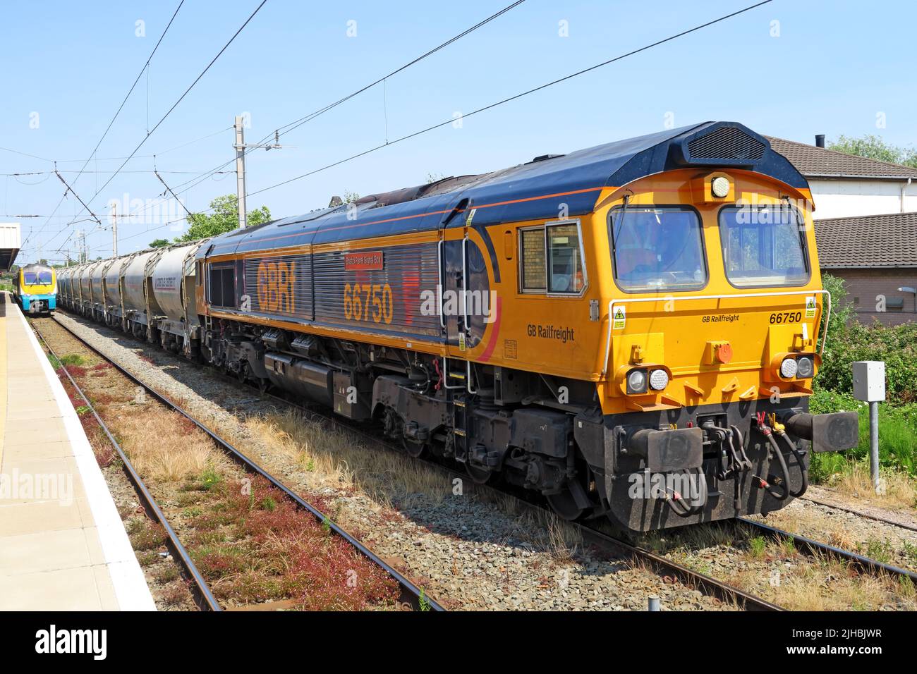 GBRf 66750 traino di carri di cemento castello a WBQ, Bristol Panel Signal Box Foto Stock