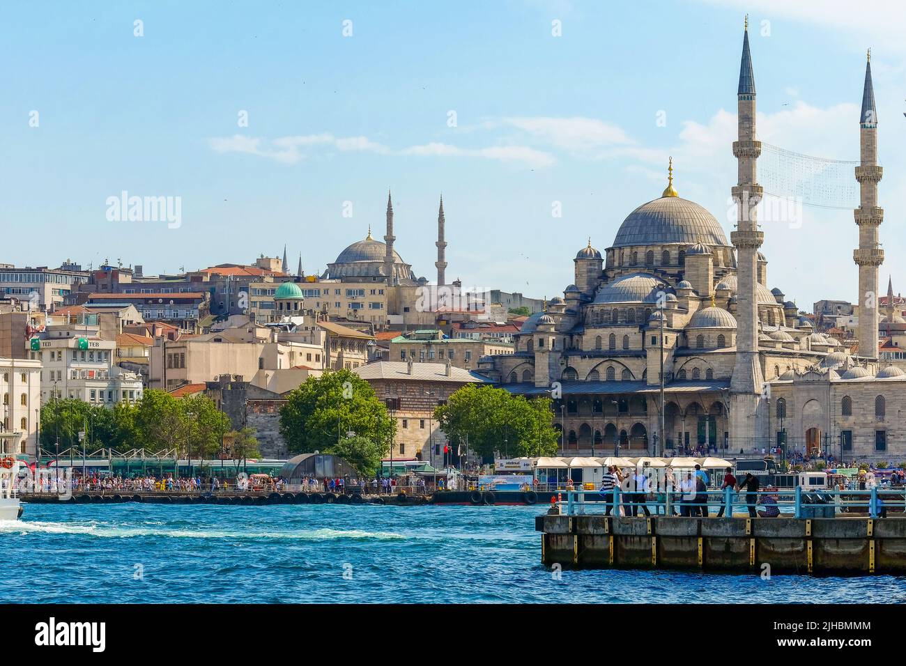 İstanbul Turchia, 07 12 2014: La grande moschea Fatih (in turco: Fatih Camii, Moschea del Conquistatore) è una moschea ottomana nei pressi di Fevzi Paşa Caddes Foto Stock