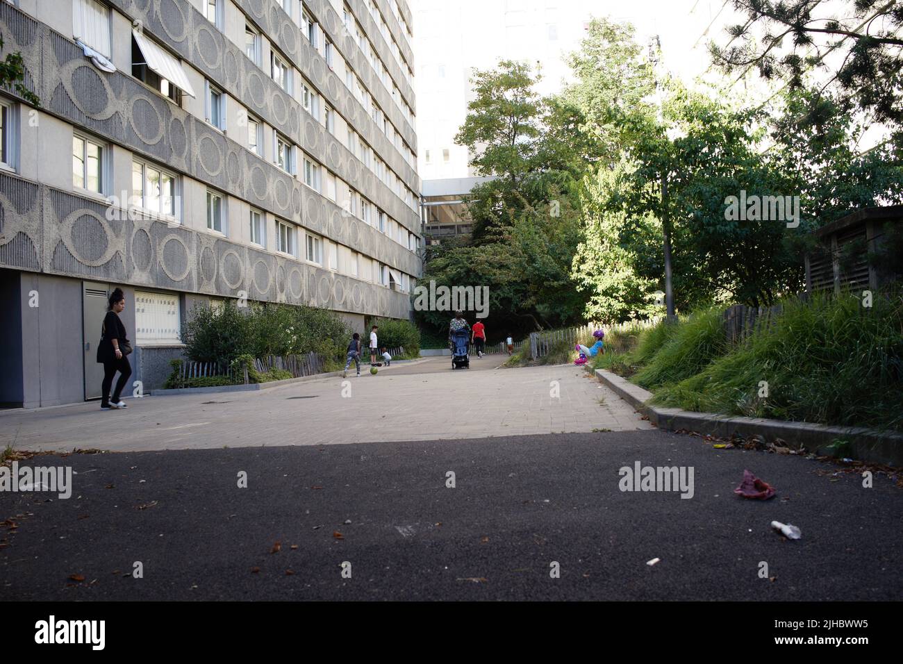 Residenti fuori casa HLM, Paris Habitat casa sociale, 4 rue de Crimée, 75019, Parigi, Francia Foto Stock