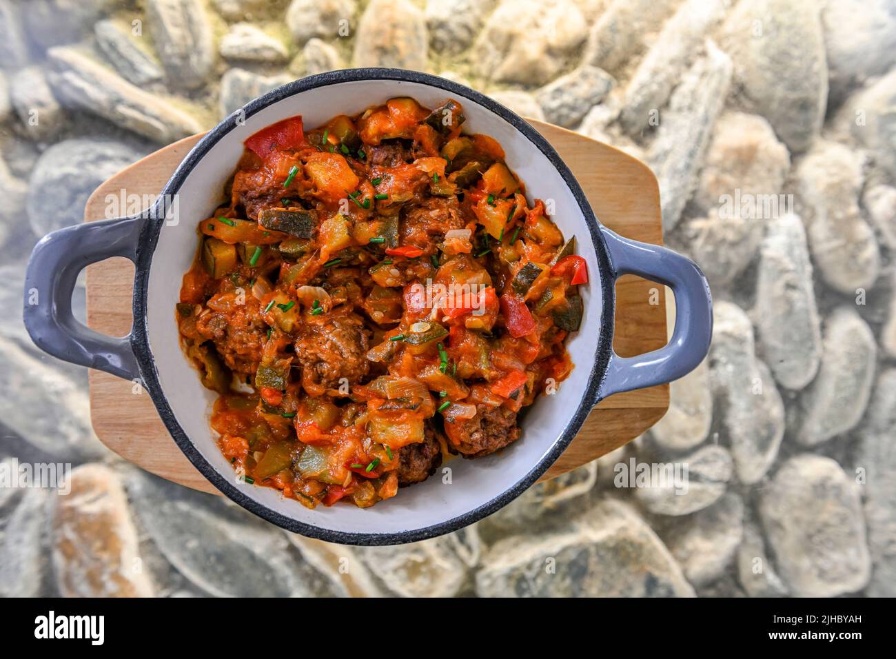 Ratatouille vegetariana con polpette, cibo sano Foto Stock