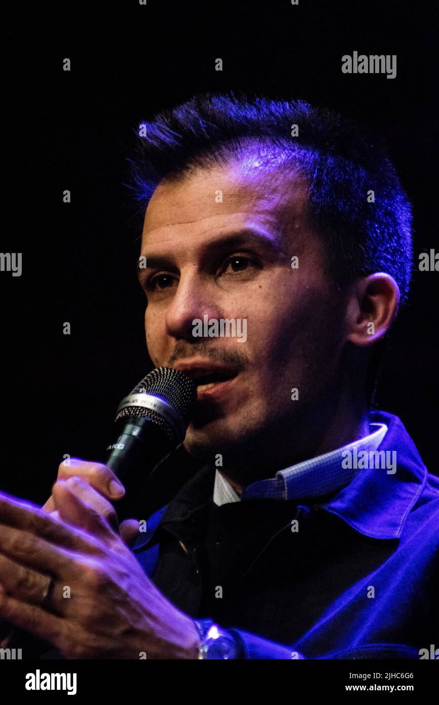 Gaspard Gantzerm è un alto funzionario, politico e leader d'affari francese. Studente dell'ENA, ha ricoperto per la prima volta diverse cariche presso il municipio di Parigi dal 2014 al 2017, è stato consigliere responsabile delle relazioni con la stampa, capo del dipartimento di comunicazione alla presidenza della Repubblica francese, con il francese Hollande. Primo attivista del Partito Socialista (PS), si allontanò dal 2017 per unirsi a la République en Marche (LREM) nel 2020. Francia. Foto Stock