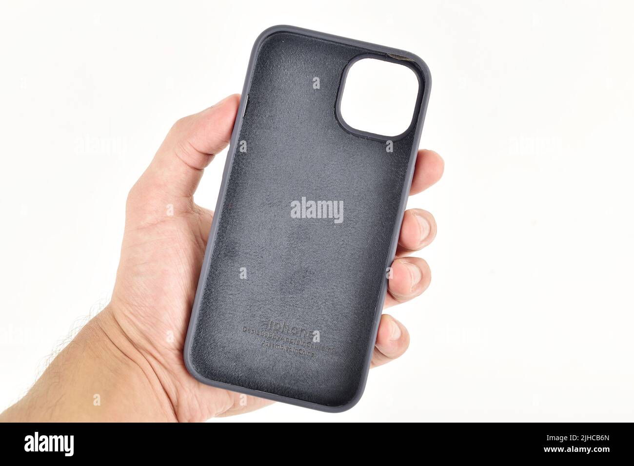 New Delhi, India - 8 luglio 2022: Vista frontale del caso iphone in mano Foto Stock