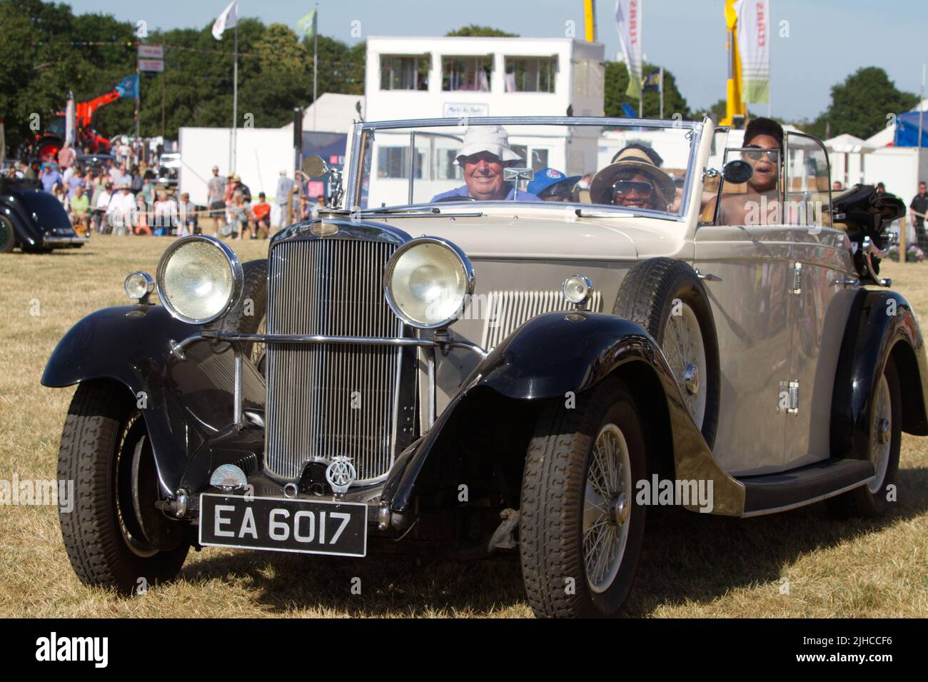 Auto classica in mostra al Tendringing Hundred Show 2022 a Essex, il principale evento agricolo della contea. Qui è mostrata una vettura 1934 Sunbeam 25. Foto Stock
