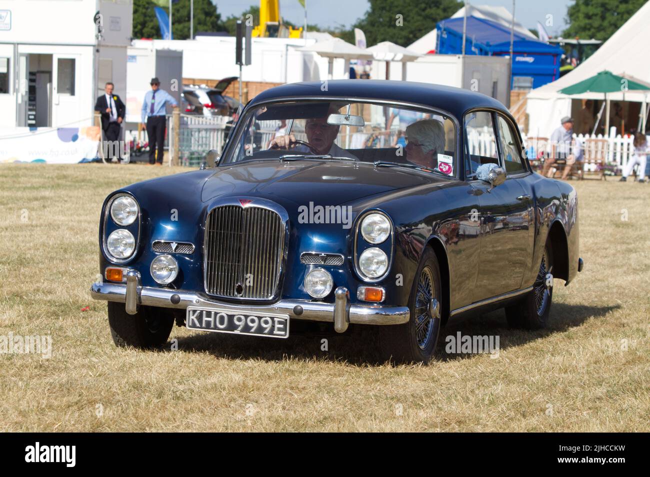 Auto classica in mostra al Tendringing Hundred Show 2022 a Essex, il principale evento agricolo della contea. Qui è mostrata una vettura di 1967 Alvis. Foto Stock
