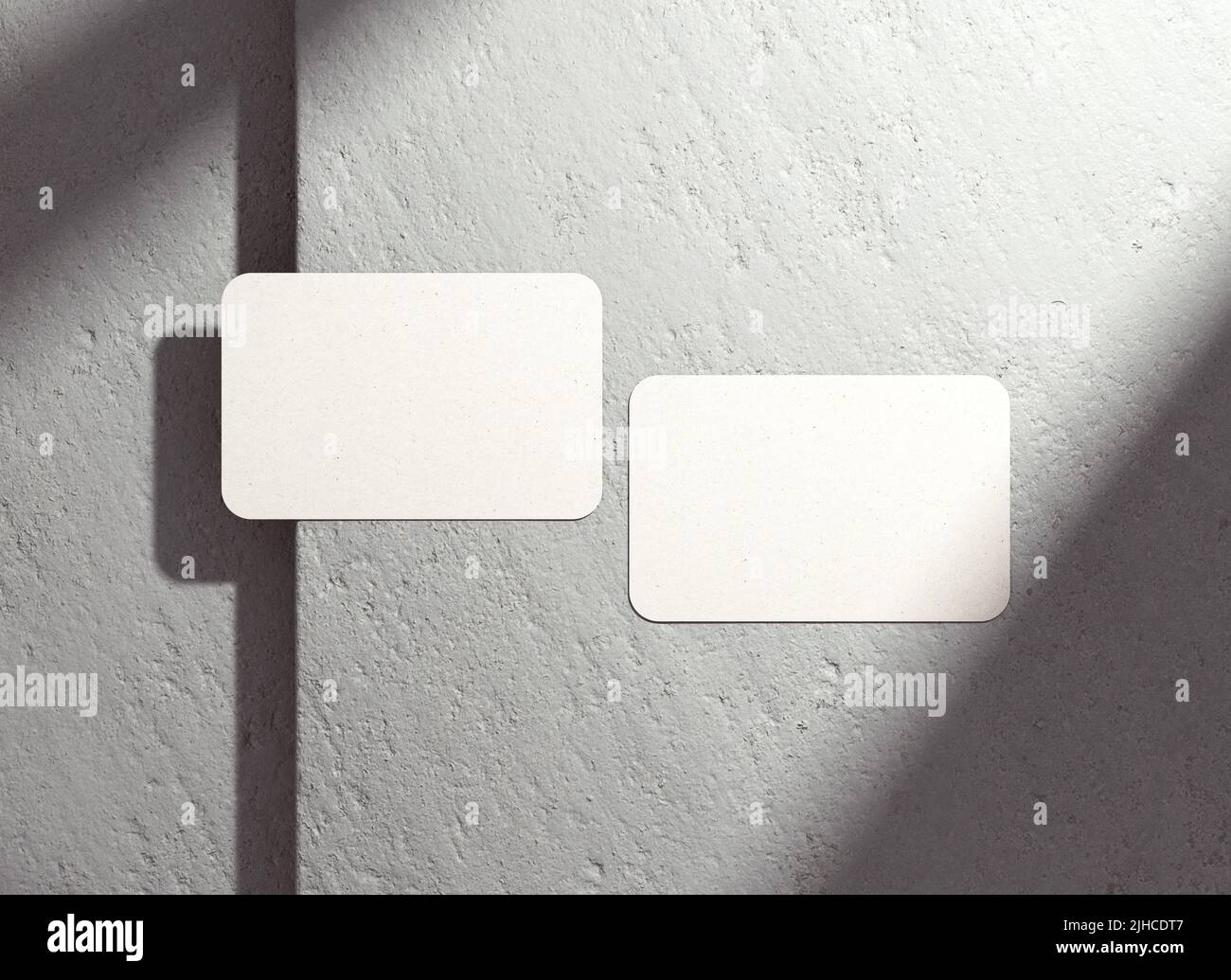 Gli angoli arrotondati del mockup del biglietto da visita con le ombre per la presentazione marcante a caldo, l'identità corporativa, il modello di cancelleria su uno sfondo concreto in piatto Foto Stock