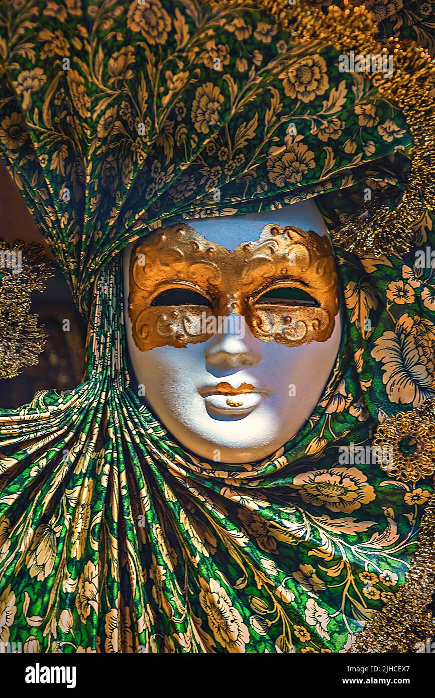 Maschera di Carnevale veneziana in un negozio a Venezia Foto Stock