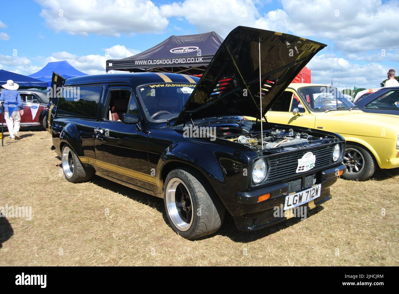 Un pulmino Ford Escort Mk2 del 1980 parcheggiato in esposizione al 47th Historic Vehicle Gathering, Powderham, Devon, Inghilterra, Regno Unito. Foto Stock