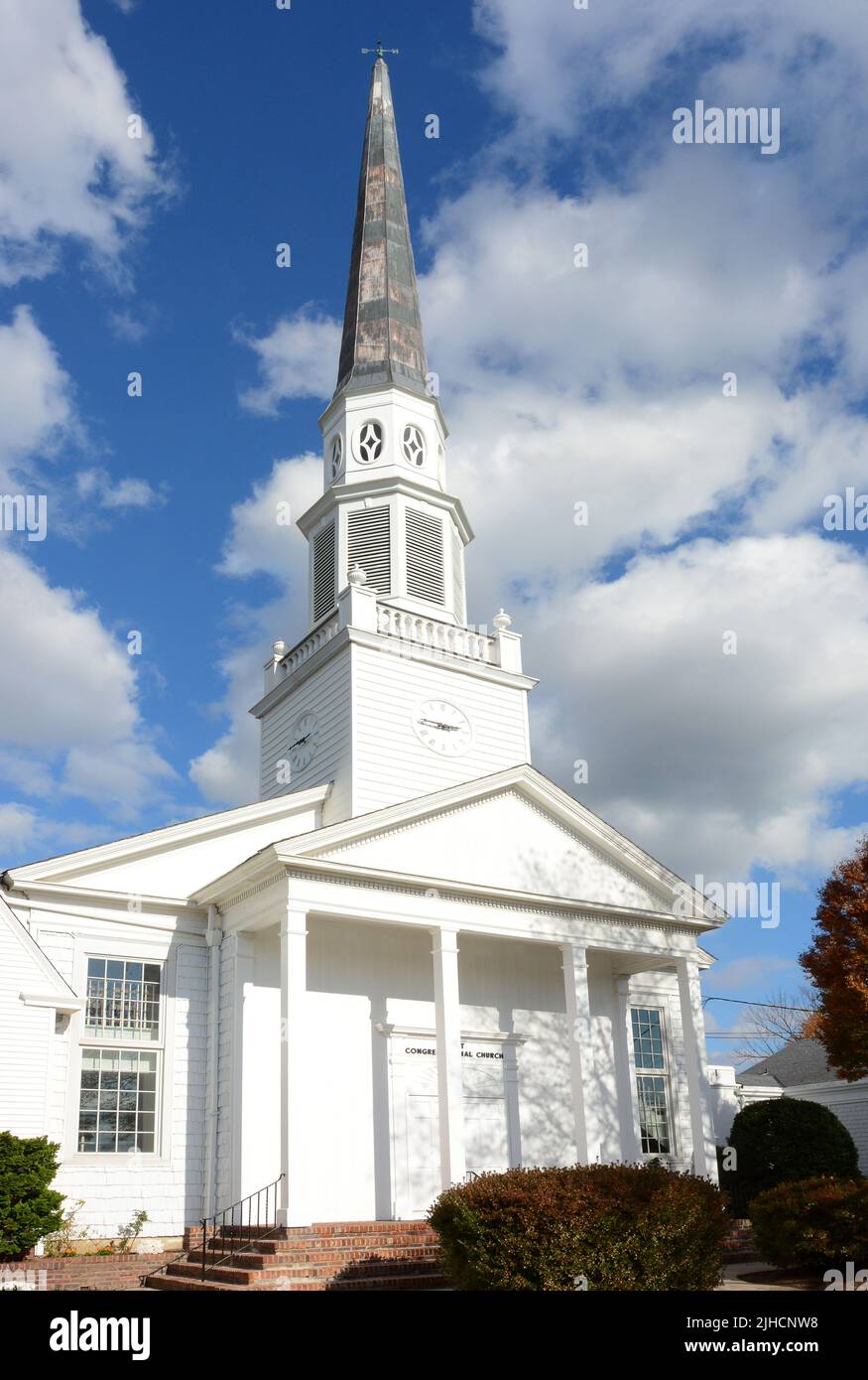 WESTFIELD, NEW JERSEY - 02 NOV 2019: La prima chiesa congregazionale segno nella zona del centro storico di Westfield. Foto Stock