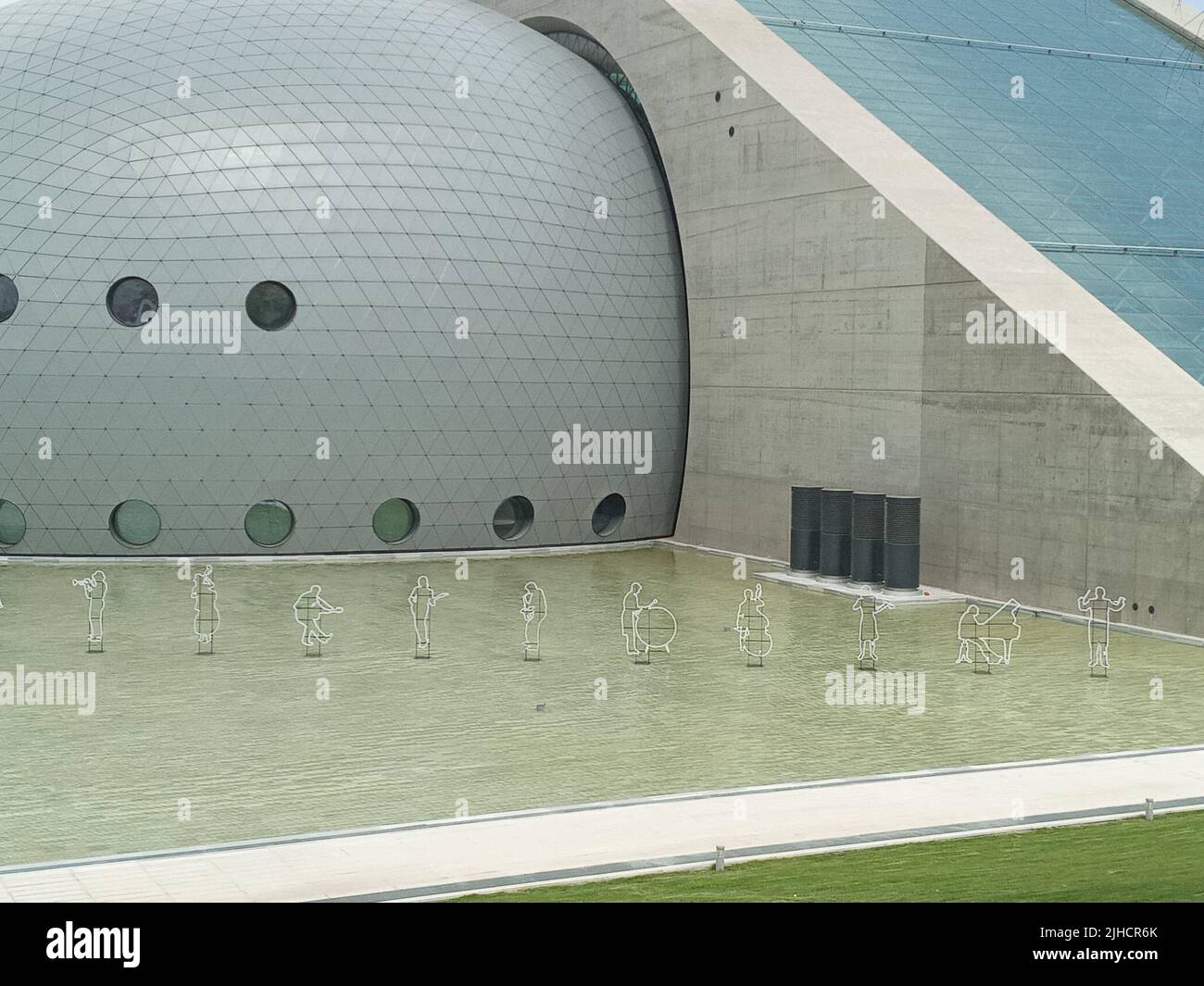 Ankara, Turchia – 6 giugno 2022: La piscina dell'Orchestra Sinfonica Presidenziale decorata con strumenti musicali come parte del Festival della Cultura. Foto Stock
