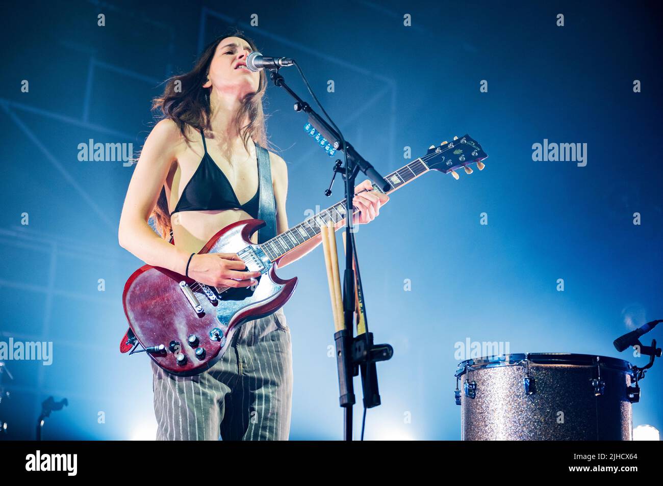 Manchester, Regno Unito. 17th luglio 2022. Este Arielle Haim, Danielle Sari Haim e Alana Mychal Haim della band Haim eseguono il 2nd di una 2 notti esaurite al Manchester Victoria Warehouse. 2022-07-17. Credit: Gary Mather/Alamy Live News Foto Stock