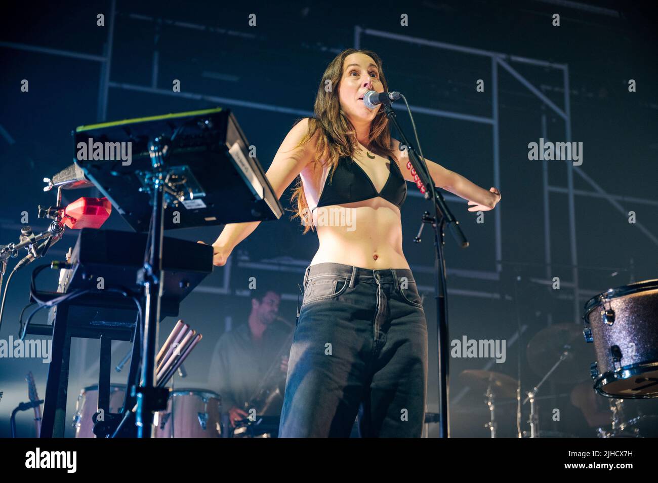 Manchester, Regno Unito. 17th luglio 2022. Este Arielle Haim, Danielle Sari Haim e Alana Mychal Haim della band Haim eseguono il 2nd di una 2 notti esaurite al Manchester Victoria Warehouse. 2022-07-17. Credit: Gary Mather/Alamy Live News Foto Stock