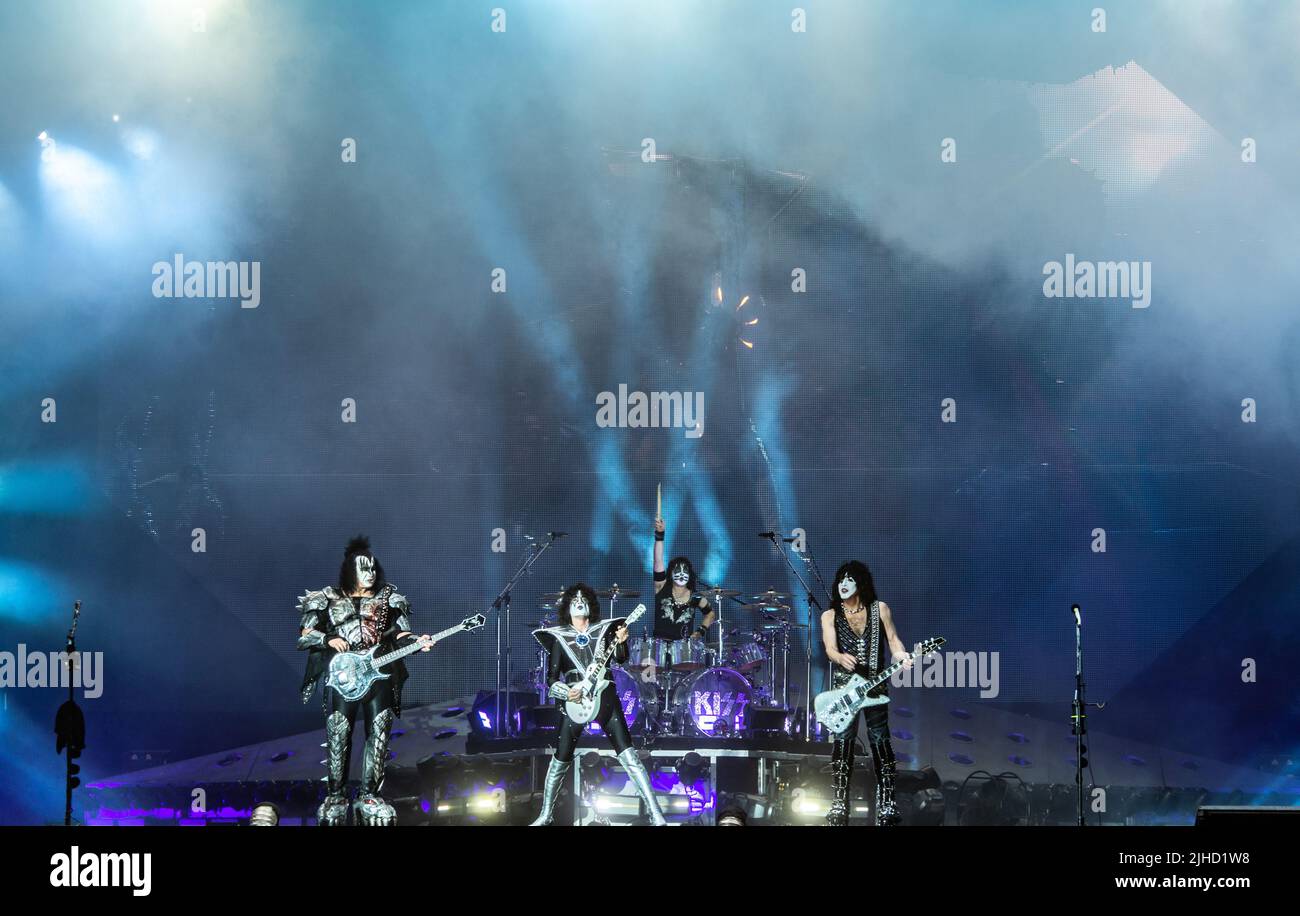 Kiss si è schierato durante il solista della chitarra Tommy Thayers. Foto Stock