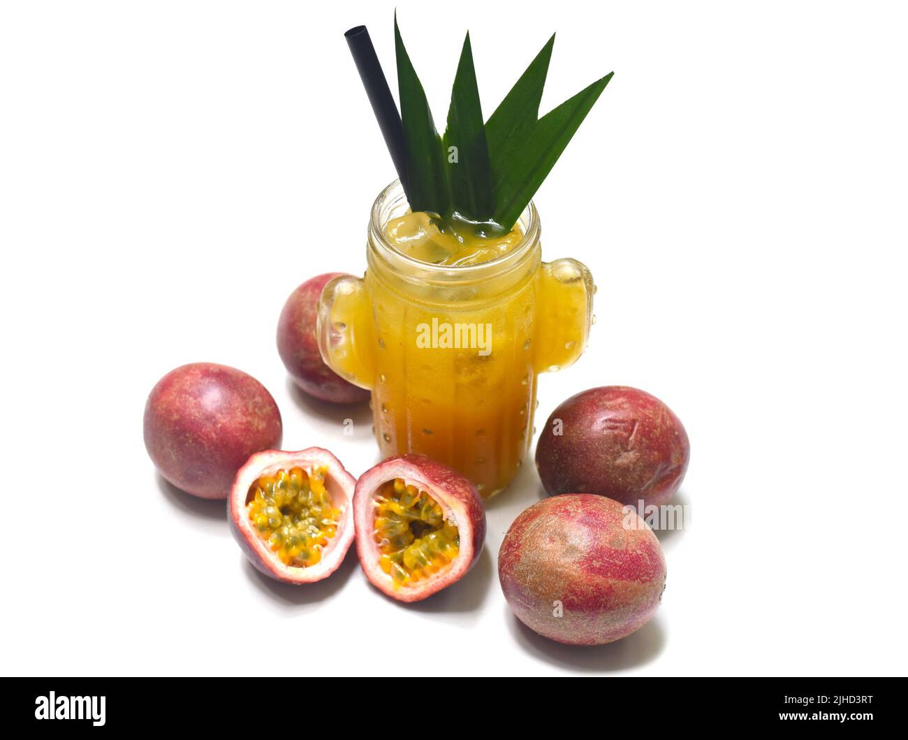 Tè di frutta passione su sfondo bianco primo piano Foto Stock