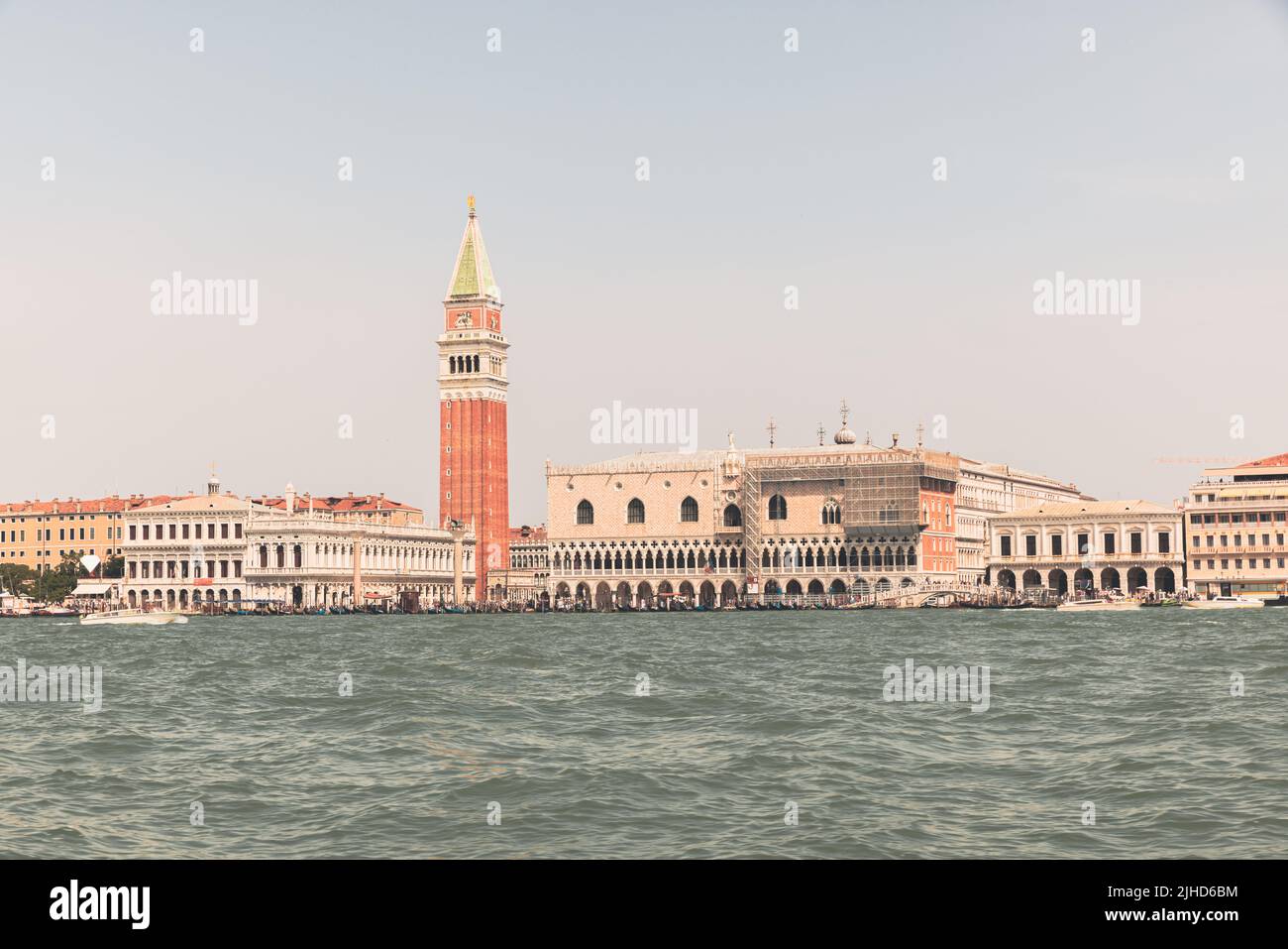 Strade e canali a Venezia Foto Stock