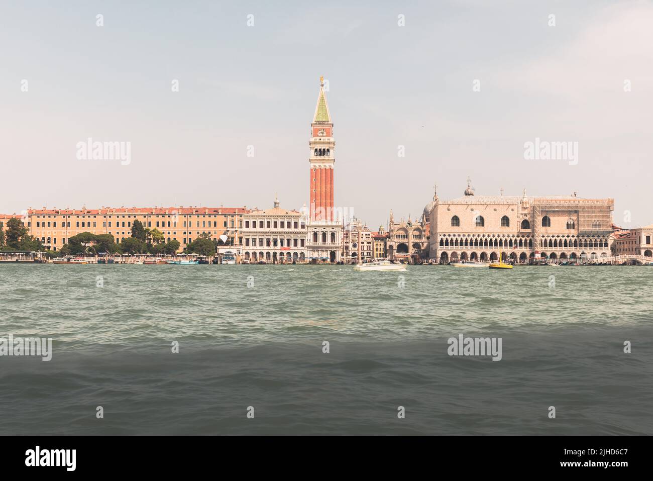 Strade e canali a Venezia Foto Stock