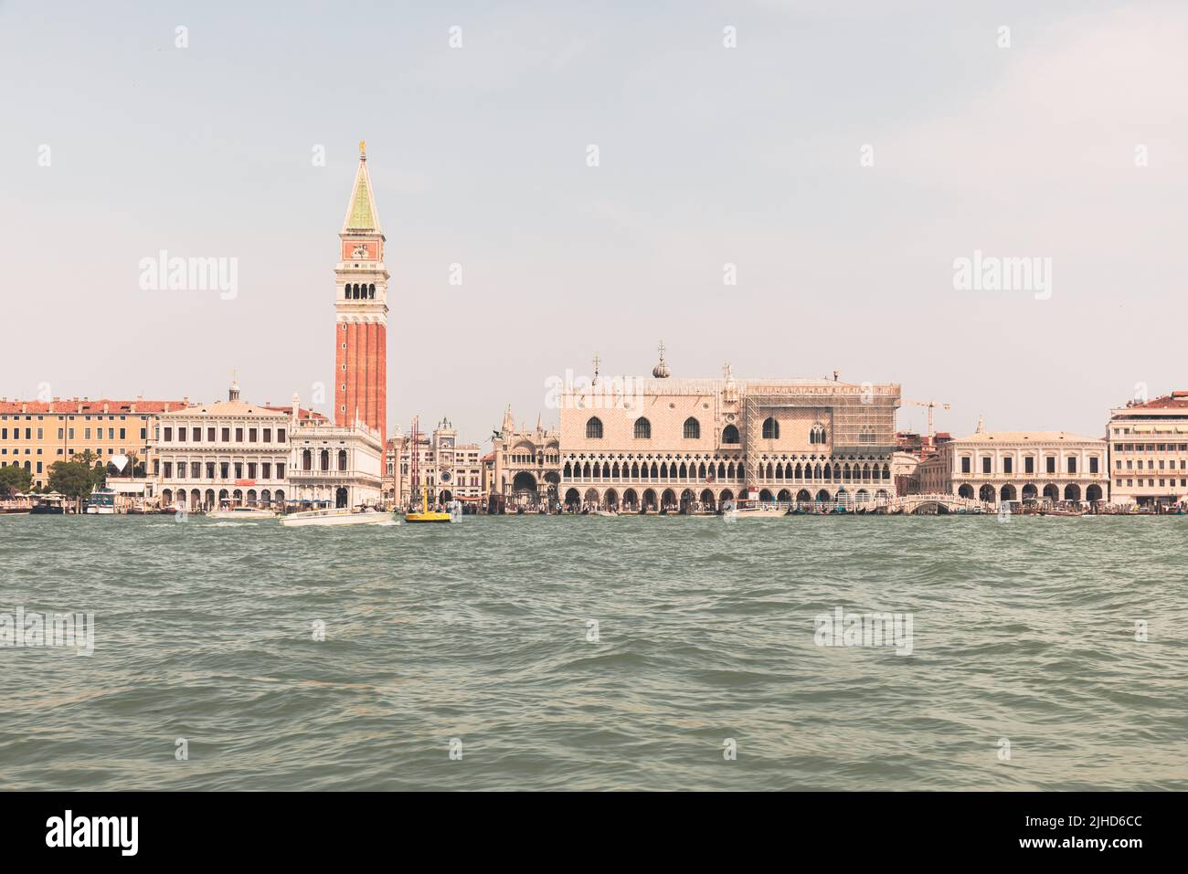 Strade e canali a Venezia Foto Stock