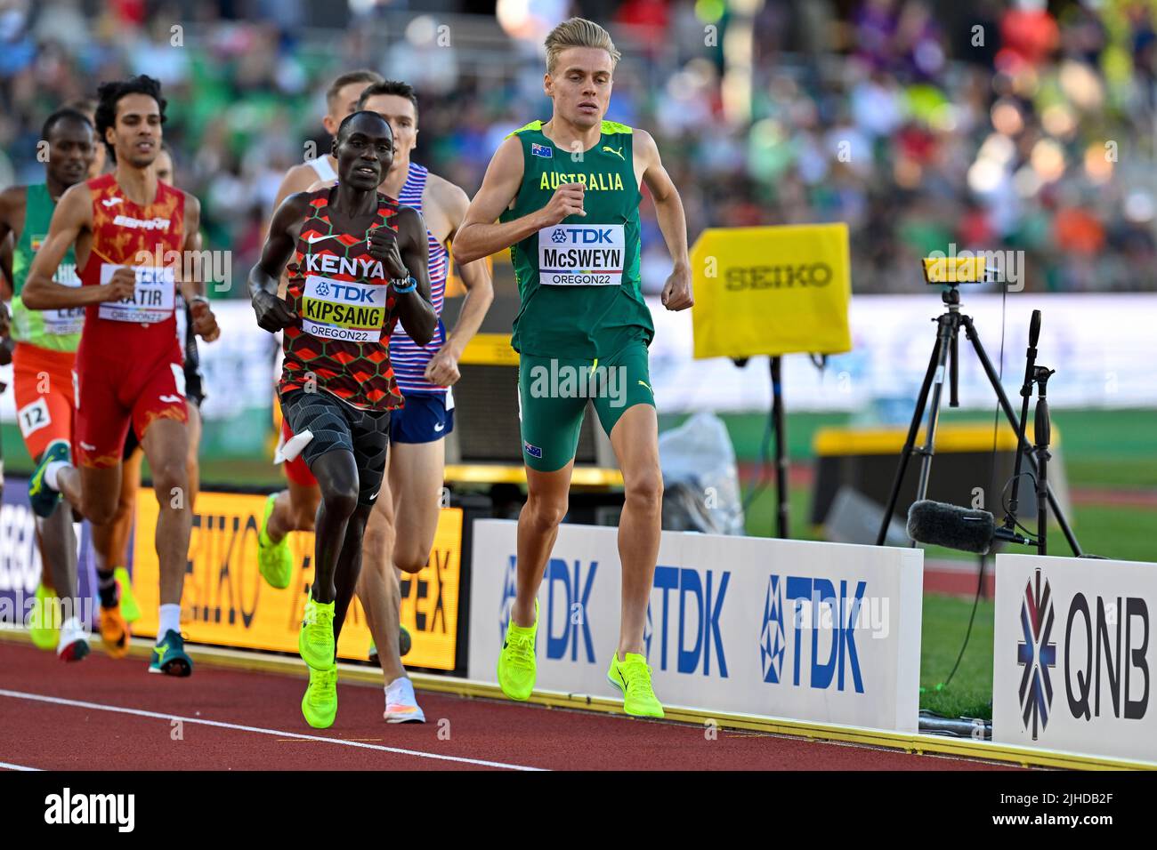 EUGENE, STATI UNITI - LUGLIO 17: Abel Kipsang del Kenya, Stewart McSweyn dell'Australia che gareggia sui 1500 metri degli uomini durante i Campionati mondiali di atletica il 17 luglio 2022 a Eugene, Stati Uniti (Foto di Andy Astfalck/BSR Agency) Atletiekunie Credit: Orange Pics BV/Alamy Live News Foto Stock