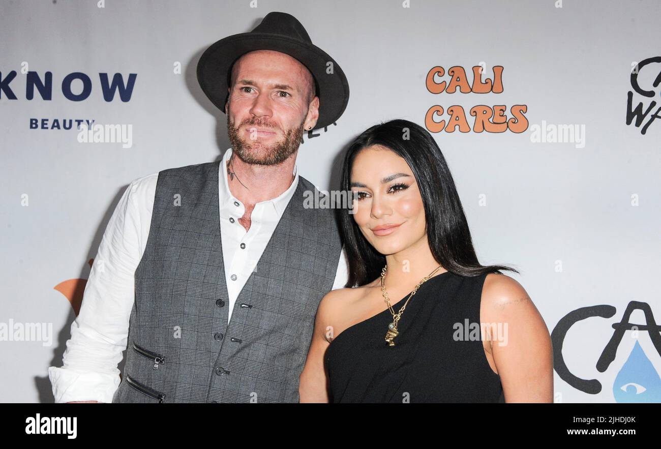 Beverly Hills, California. 17th luglio 2022. Oliver Trevena, Vanessa Hudgens agli arrivi PER NESSUN BAMBINO AFFAMATO x Cali Cares Charity Dinner, Spago, Beverly Hills, CA 17 luglio 2022. Credit: Elizabeth Goodenough/Everett Collection/Alamy Live News Foto Stock