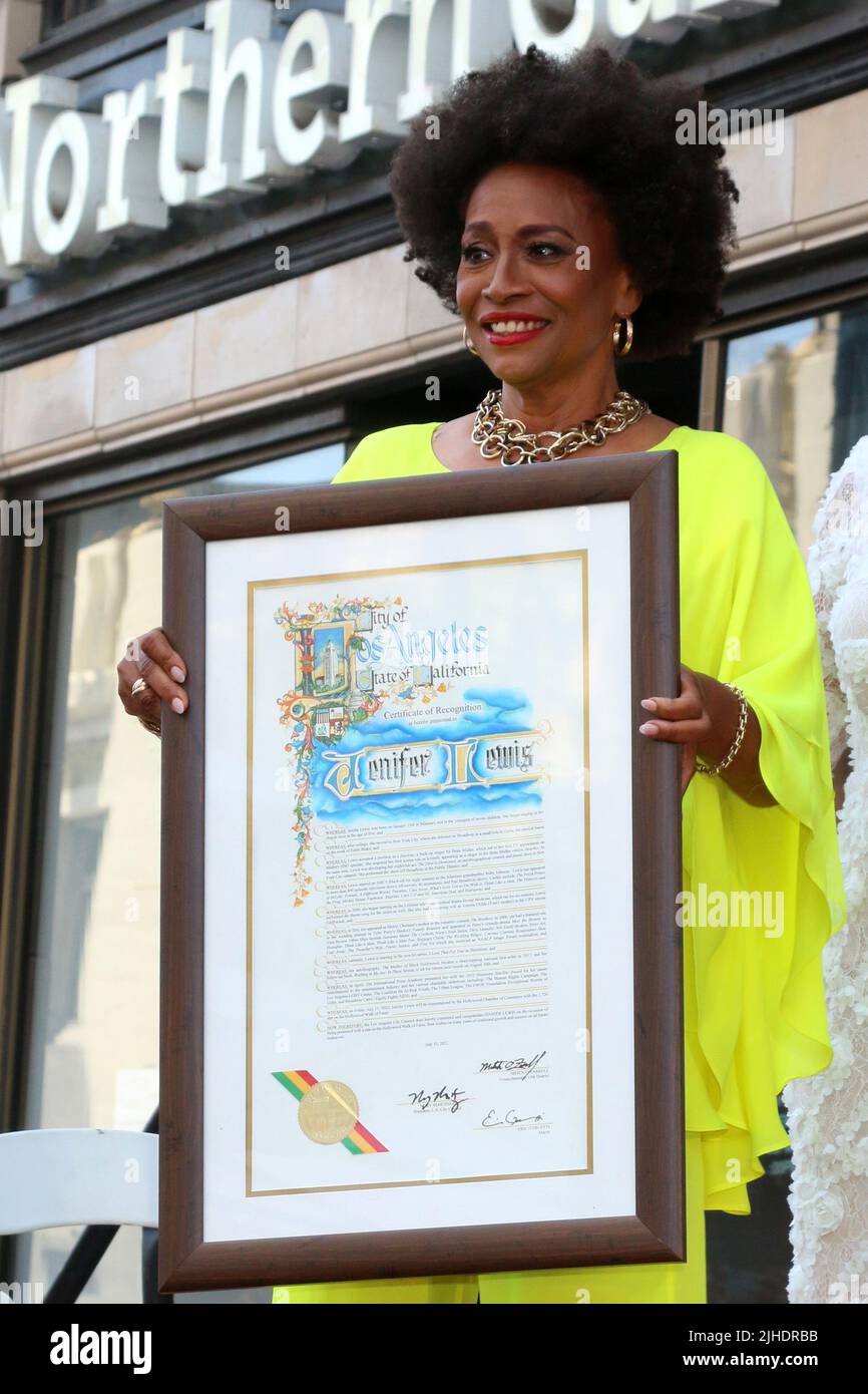 Los Angeles, Stati Uniti. 15th luglio 2022. LOS ANGELES - LUG 15: Jenifer Lewis Stretching alla cerimonia di Lewis di Jenifer sulla Hollywood Walk of Fame il 15 luglio 2022 a Los Angeles, CA (Foto di Katrina Jordan/Sipa USA) Credit: Sipa USA/Alamy Live News Foto Stock