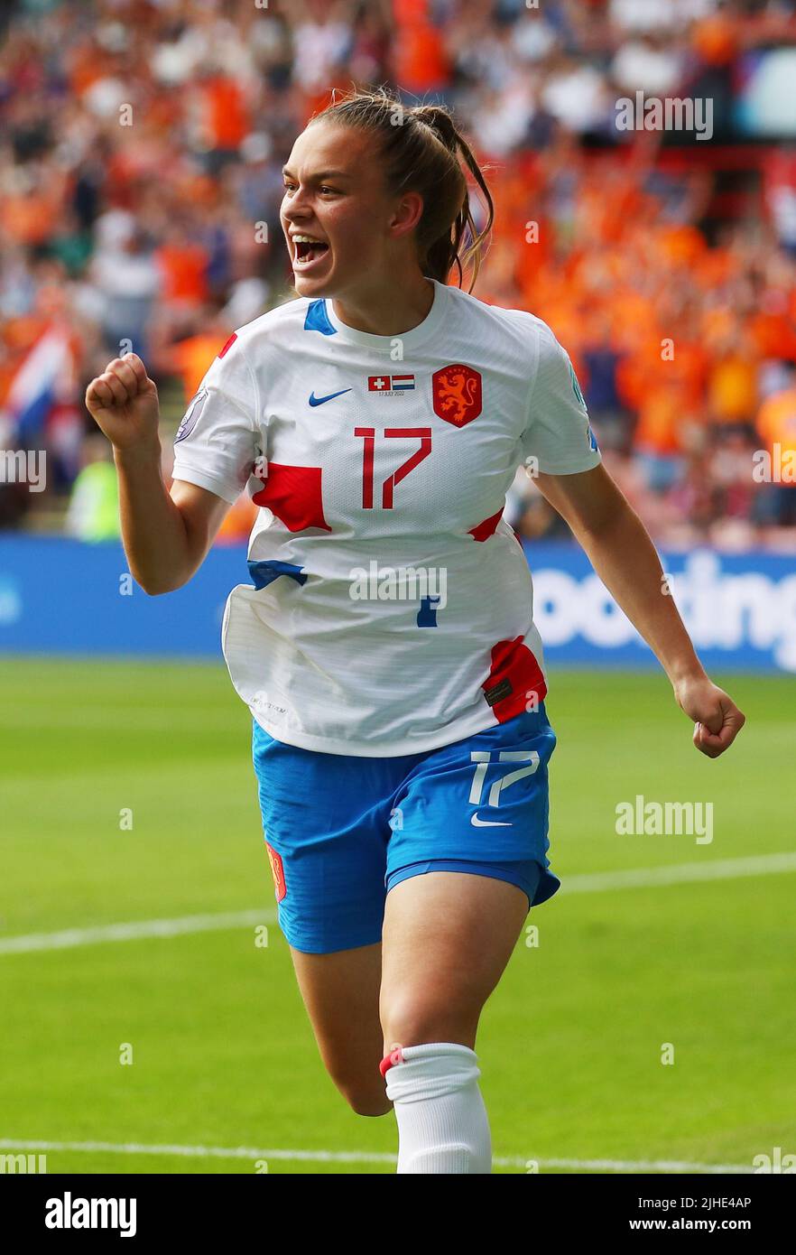 Sheffield, Regno Unito. 17th luglio 2022. Romee Leuchter dei Paesi Bassi festeggia il suo primo gol (1-2) durante la partita del Campionato europeo femminile UEFA 2022 a Bramall Lane, Sheffield. Il credito d'immagine dovrebbe leggere: Simon Bellis/Sportimage Credit: Sportimage/Alamy Live News Foto Stock